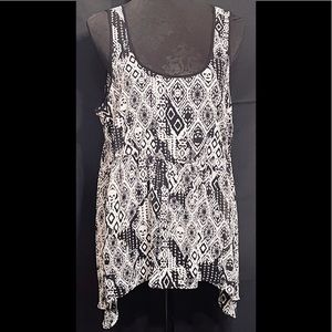 Skull Flowy Top NWOT